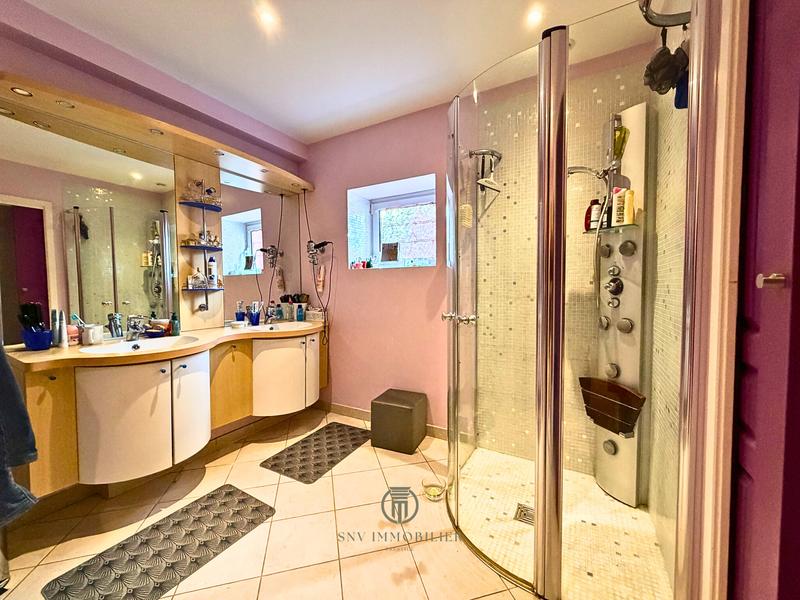 Propriété - 430 m² - 11 pièces