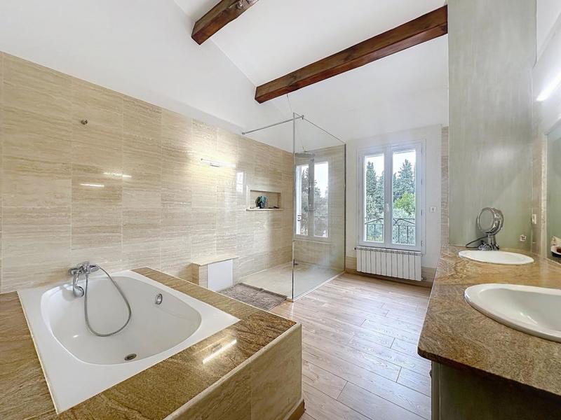 Maison - 300 m² - 7 pièces