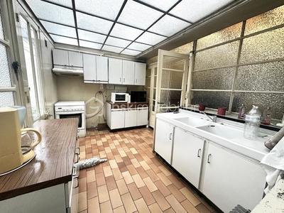 Maison - 240 m² - 10 pièces