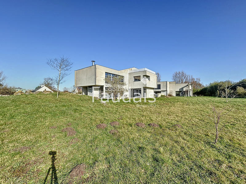 Maison - 358 m² - 9 pièces