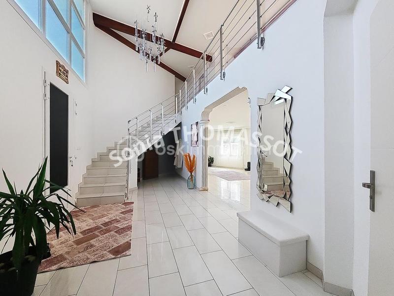 Maison - 260 m² - 7 pièces