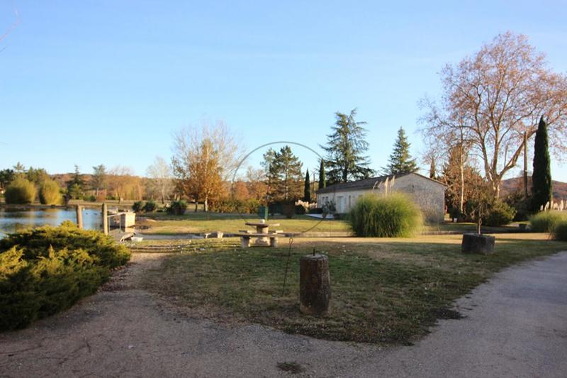 Propriété - 460 m² - 11 pièces