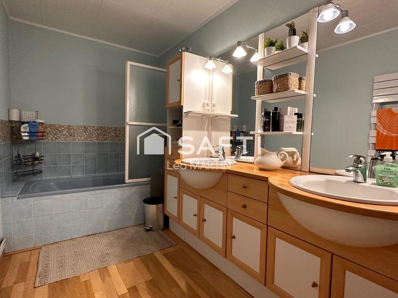 Maison - 200 m² - 7 pièces