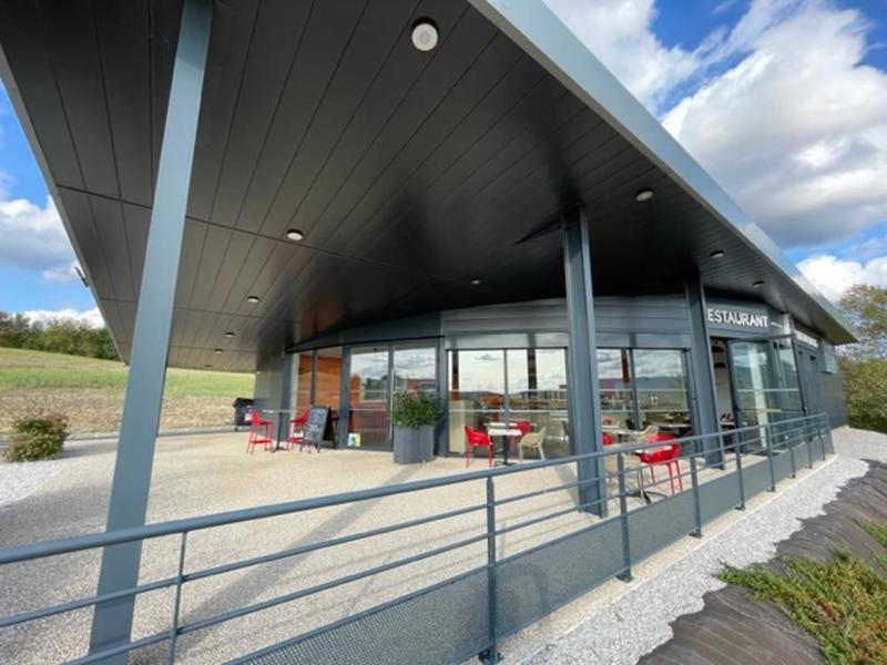 Local commercial - 324 m²