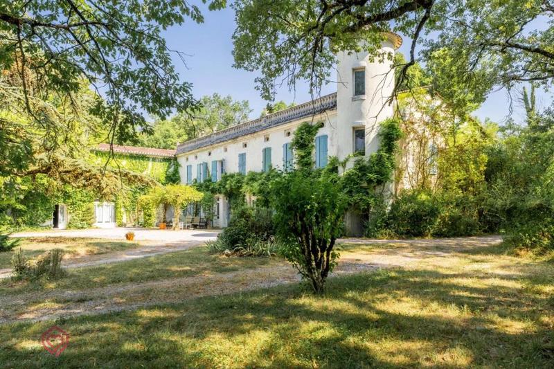 Maison de maîtres - 409 m² - 13 pièces