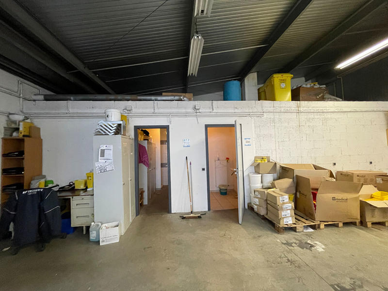 Local d'activité / Entrepôt - 216 m²