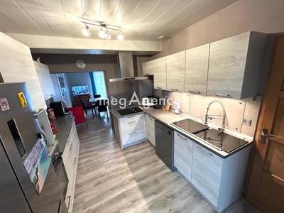 Maison - 140 m² - 8 pièces