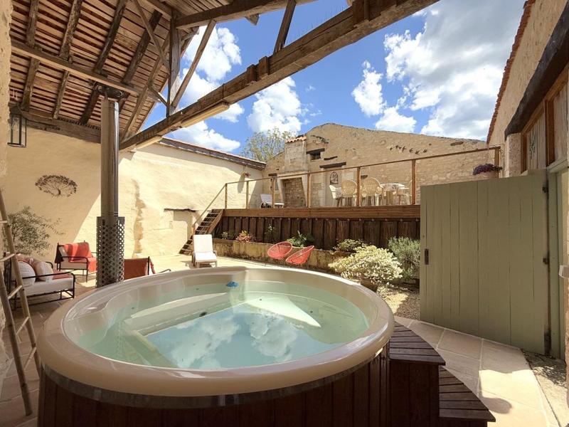 Maison - 360 m² - 8 pièces