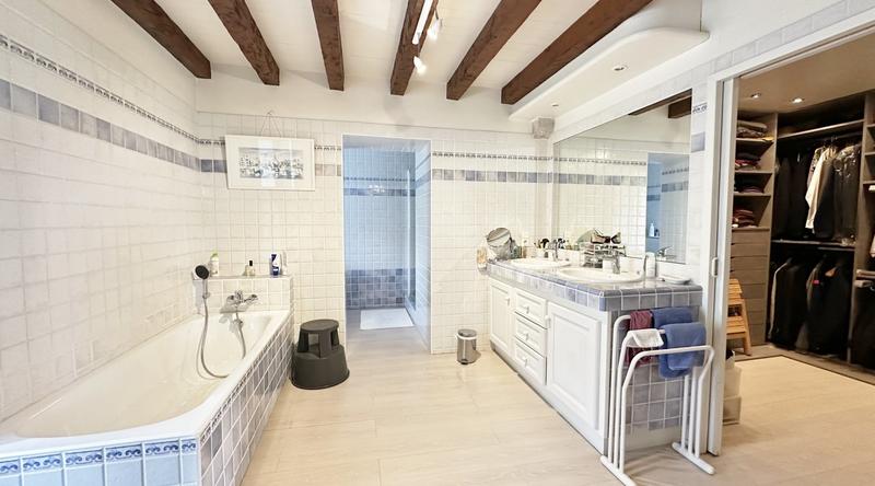 Maison - 450 m² - 12 pièces