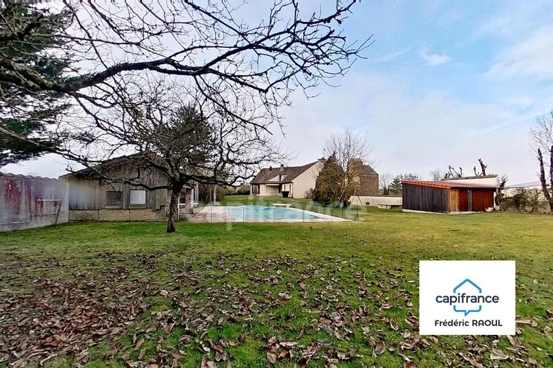 Maison - 202 m² - 8 pièces