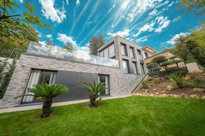 Maison - 560 m² - 10 pièces