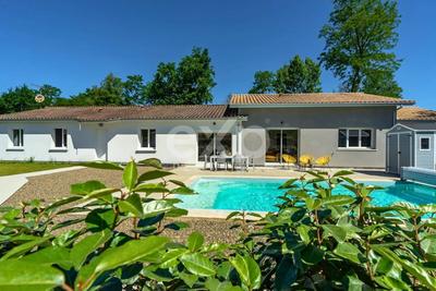 Maison - 180 m² - 8 pièces