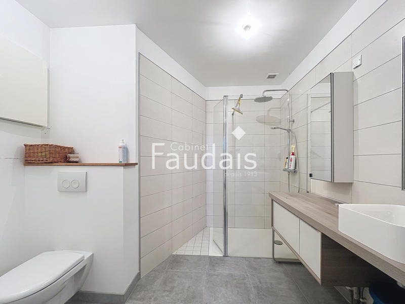 Maison - 280 m² - 10 pièces