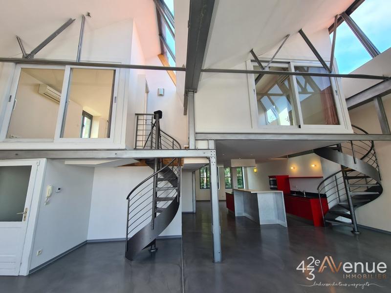 Loft - 175 m² - 5 pièces