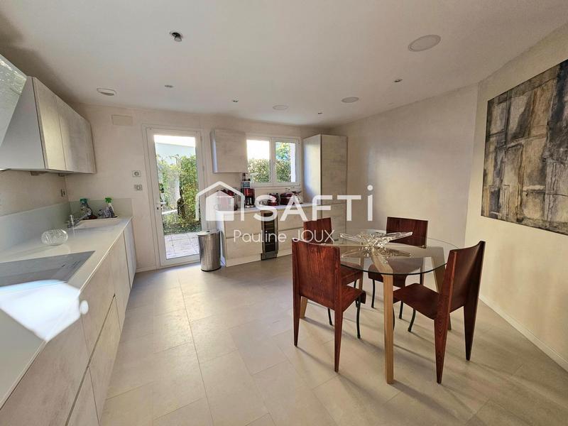 Maison - 375 m² - 7 pièces