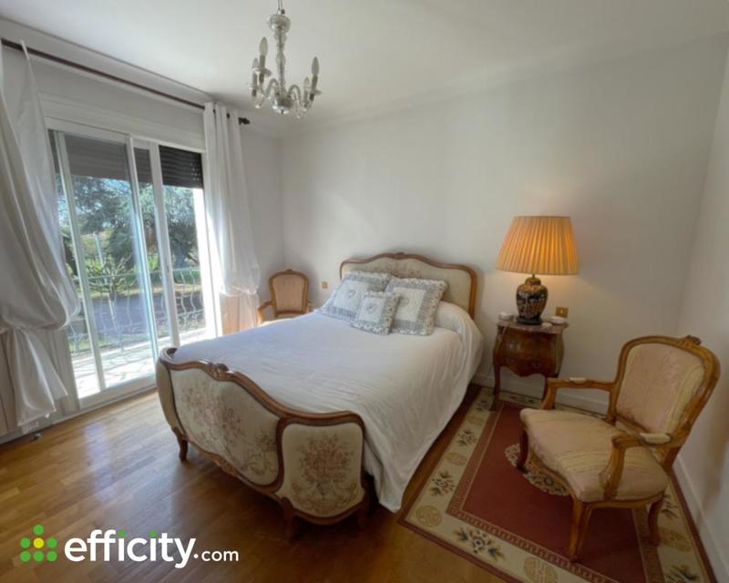 Maison - 230 m² - 11 pièces