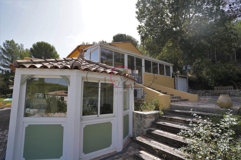 Villa - 235 m² - 9 pièces