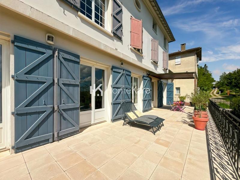 Appartement - 160 m² - 4 pièces