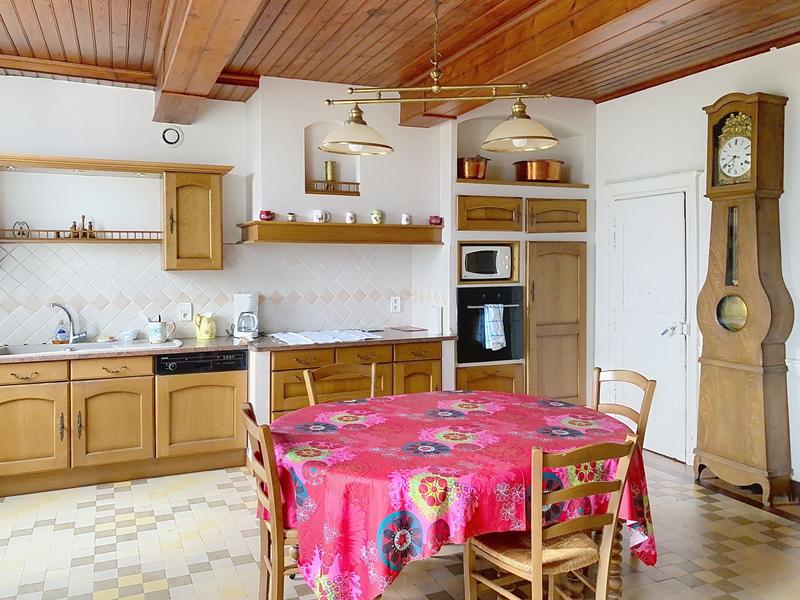 Maison - 300 m² - 12 pièces