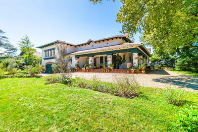 Maison - 202 m² - 7 pièces