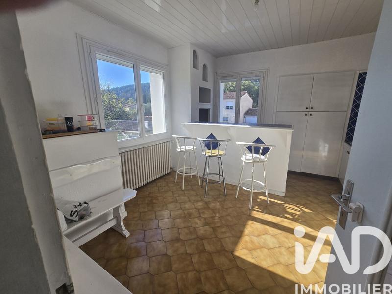 Maison - 203 m² - 7 pièces