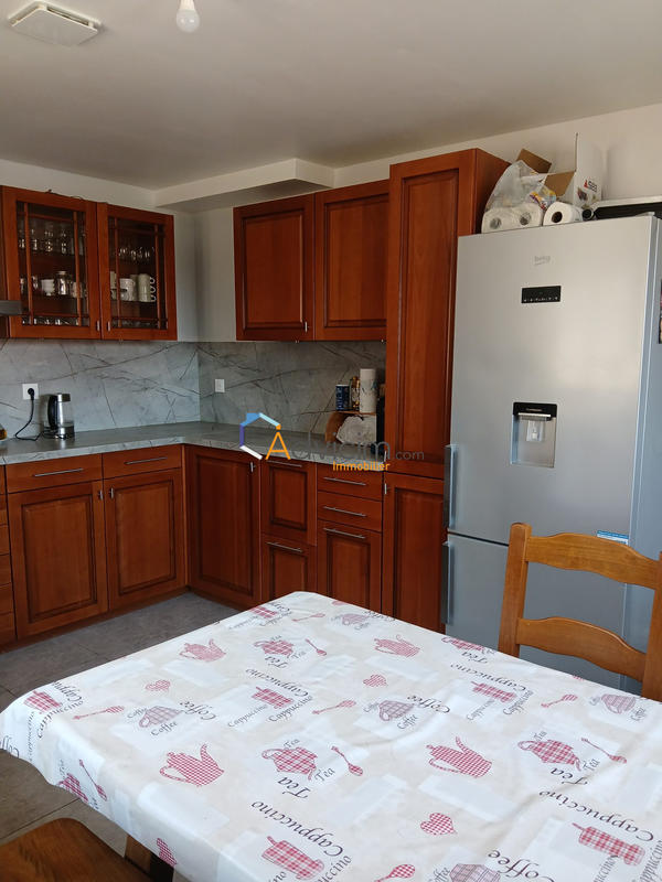 Maison - 225 m² - 8 pièces