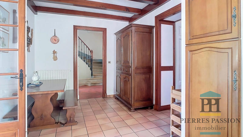 Maison - 275 m² - 9 pièces