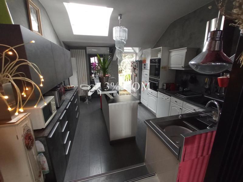 Maison - 245 m² - 10 pièces