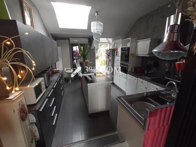 Maison - 245 m² - 10 pièces