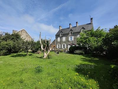 Maison - 250 m² - 10 pièces