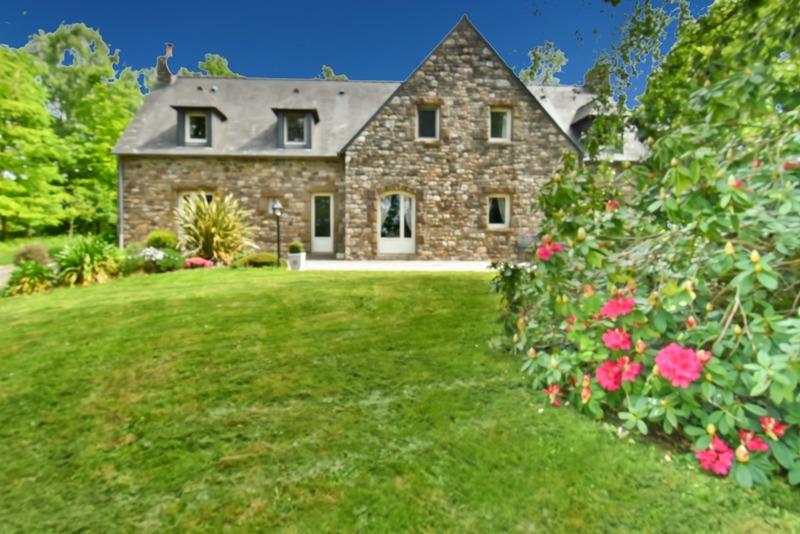 Propriété - 273 m² - 12 pièces