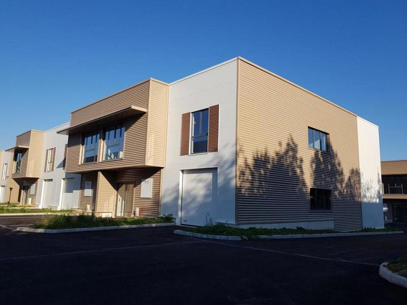 Local d'activité / Entrepôt - 229 m²
