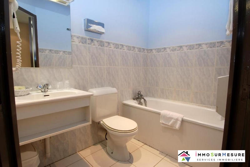 Local commercial - 893 m²