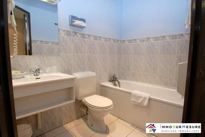 Local commercial - 893 m²