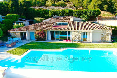 Maison - 200 m² - 7 pièces