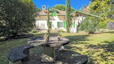 Propriété - 500 m² - 22 pièces