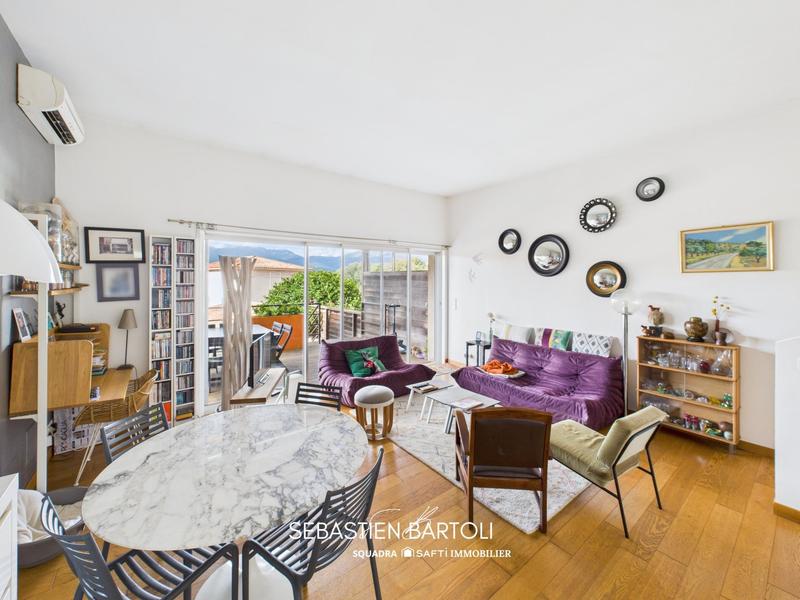 Appartement - 93 m² - 5 pièces