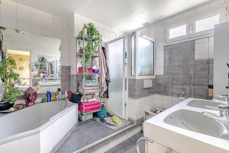 Maison - 230 m² - 9 pièces