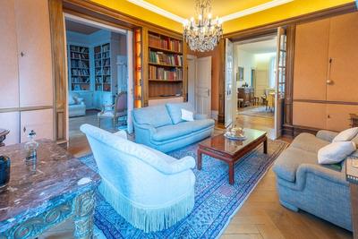 Maison - 357 m² - 9 pièces