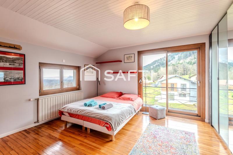 Maison - 230 m² - 7 pièces