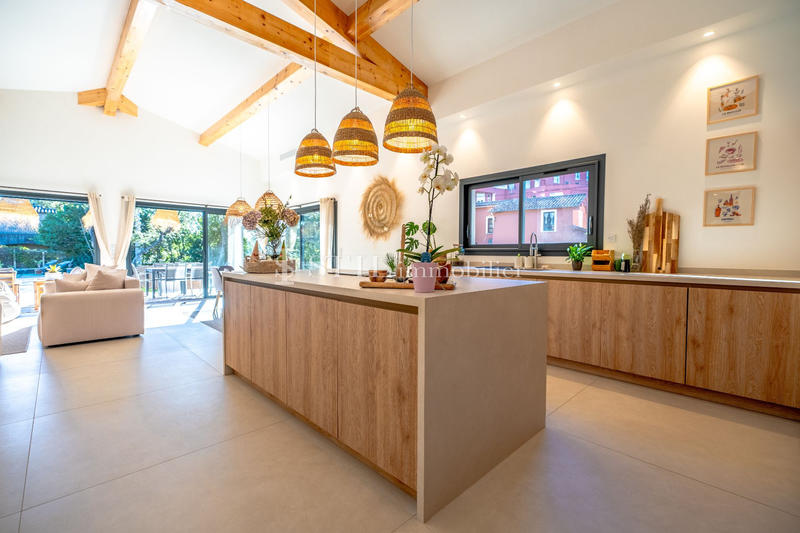 Villa - 265 m² - 6 pièces