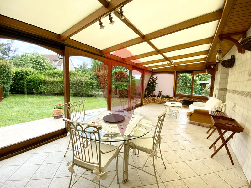 Maison - 205 m² - 8 pièces