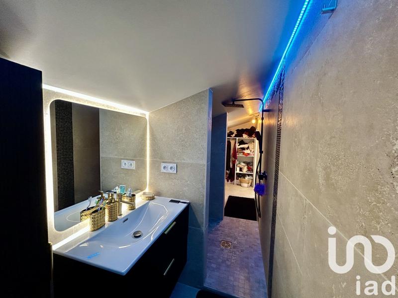 Maison - 200 m² - 7 pièces