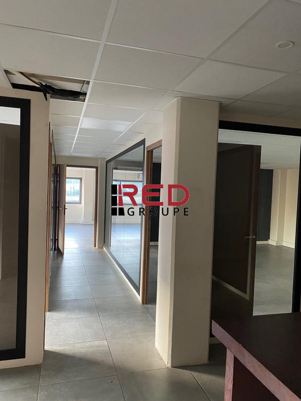 Local d'activités - 172 m²