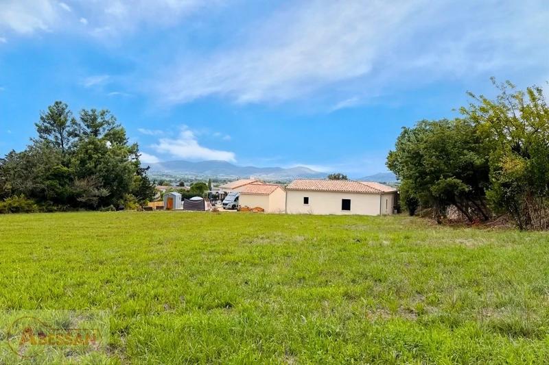 Terrain constructible - 1 270 m²