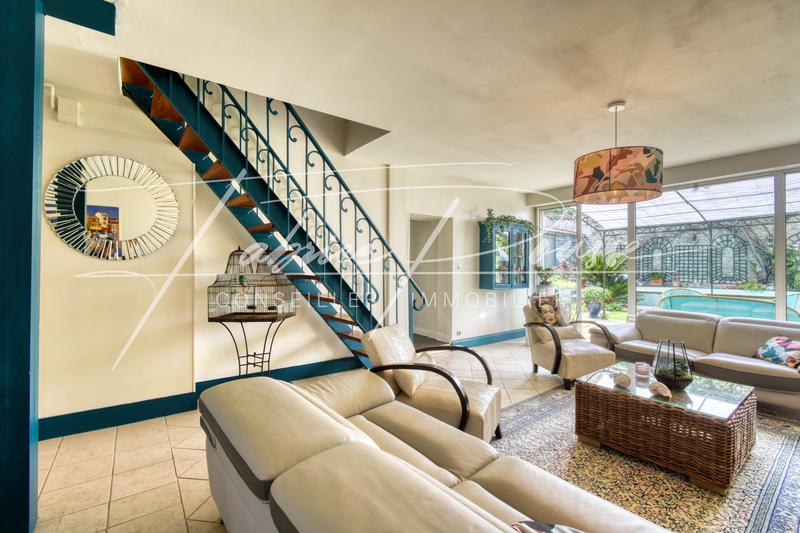 Maison - 203 m² - 7 pièces