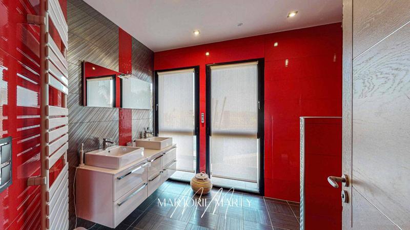 Demeure - 211 m² - 7 pièces