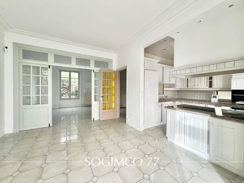 Maison - 171 m² - 8 pièces