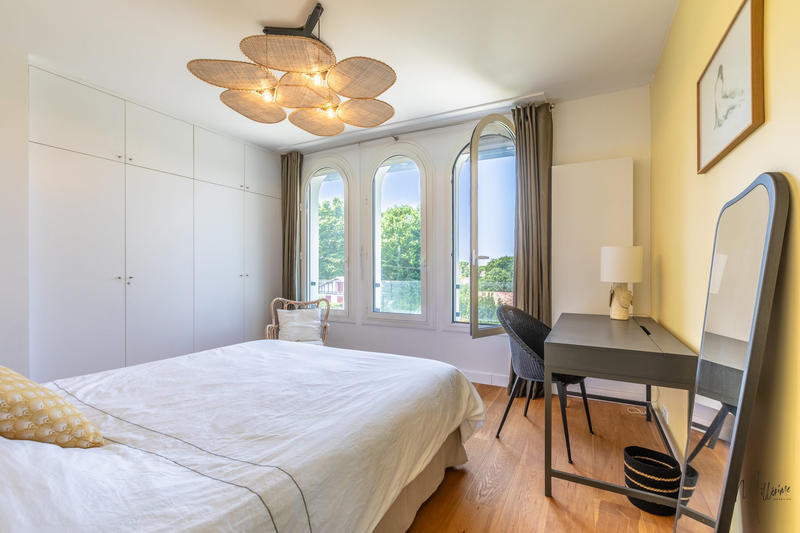 Maison - 275 m² - 10 pièces