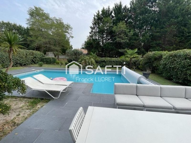 Maison - 300 m² - 11 pièces